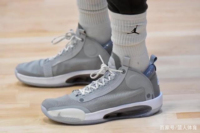 双重标准实锤！文班亚马遭NBA警告，托尼兄弟黑哨却无人管？