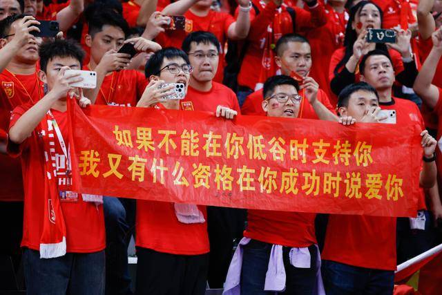 记者：维尼修斯成为阿森纳集训营的热门话题，球员和教练都在议论